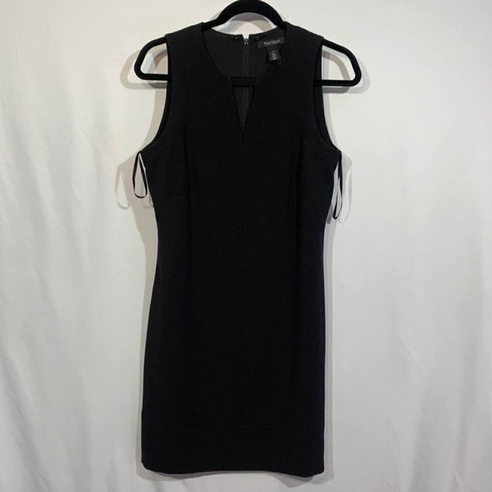 🔆white House Black Market dress. Black. Size 8. Fully lined. Front cutout.